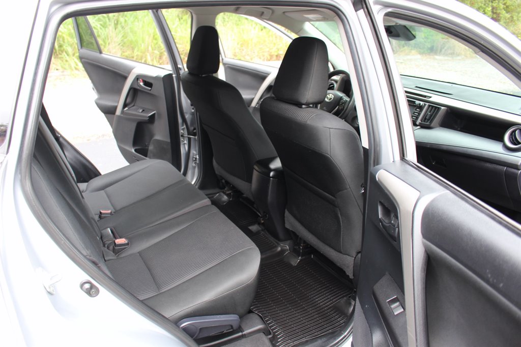 2018 Toyota RAV4 - $17,995