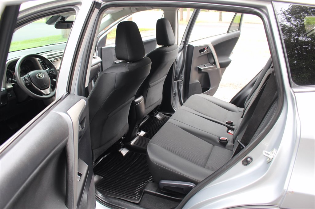 2018 Toyota RAV4 - $17,995