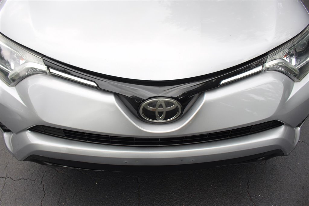 2018 Toyota RAV4 - $17,995