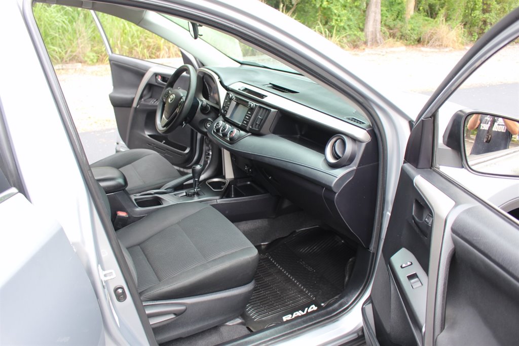 2018 Toyota RAV4 - $17,995