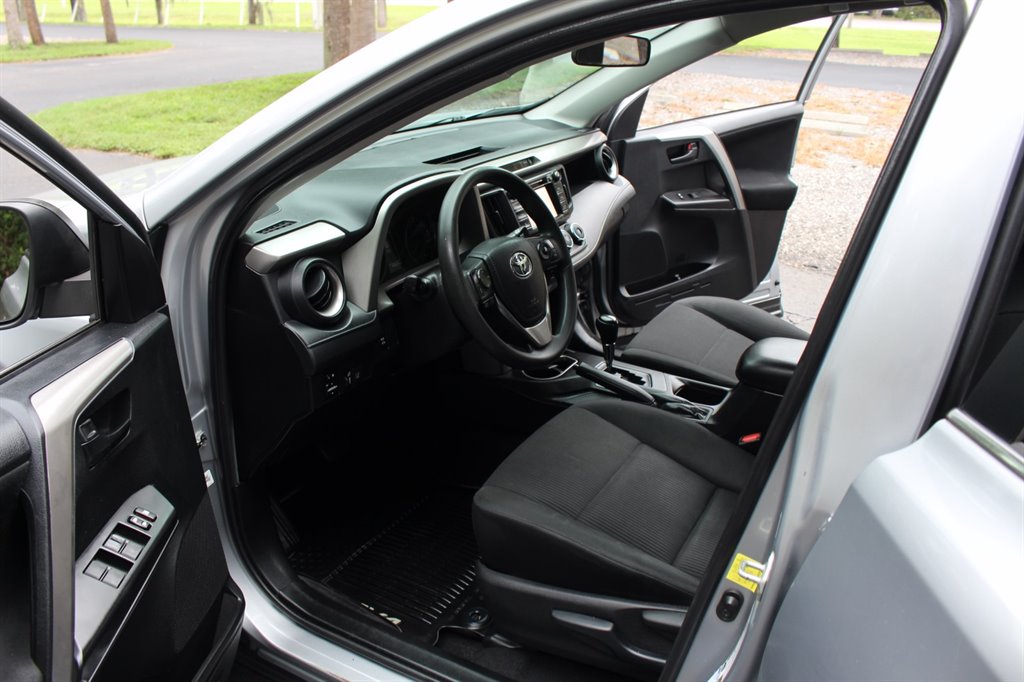 2018 Toyota RAV4 - $17,995