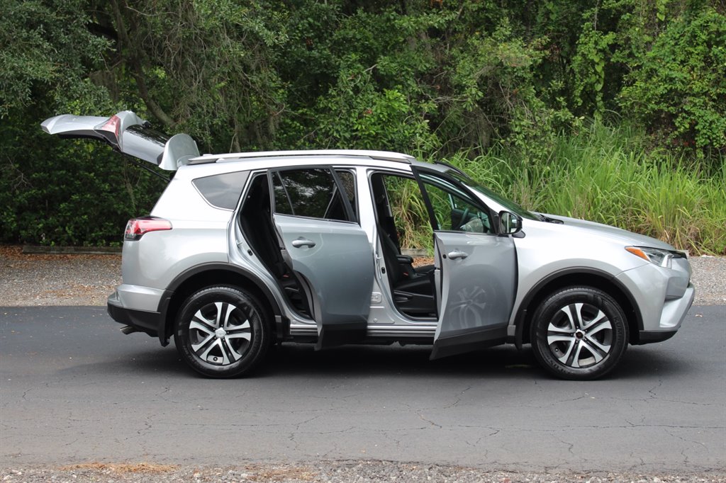 2018 Toyota RAV4 - $17,995
