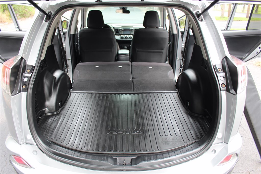 2018 Toyota RAV4 - $17,995