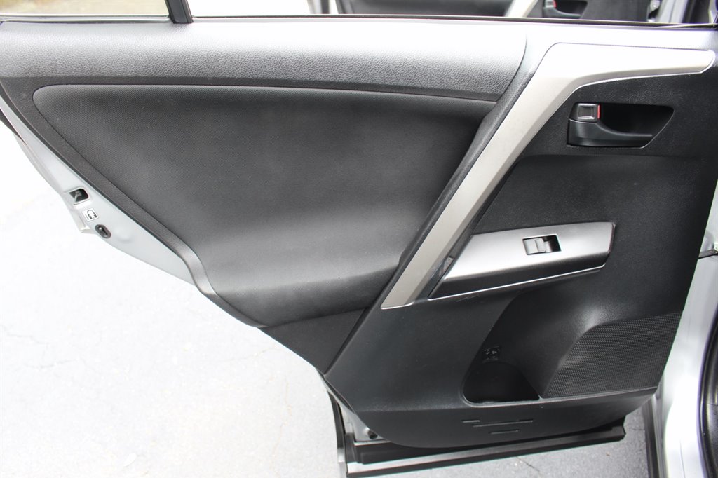 2018 Toyota RAV4 - $17,995