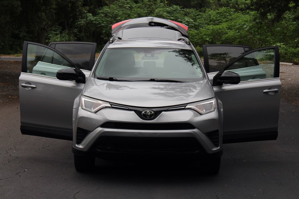 2018 Toyota RAV4 - $17,995