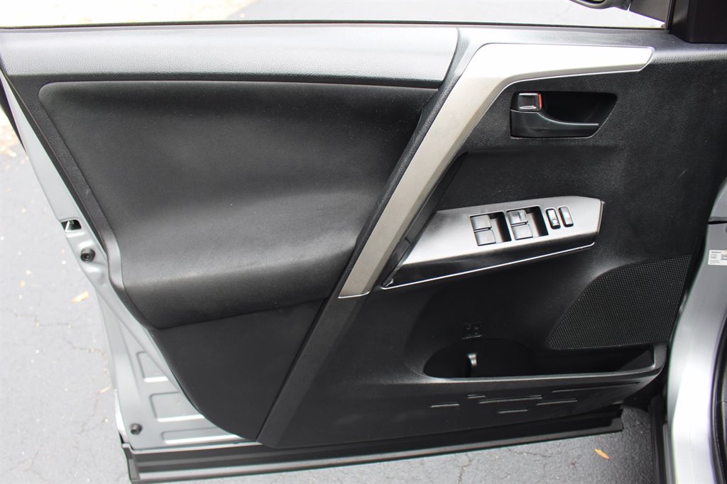 2018 Toyota RAV4 - $17,995