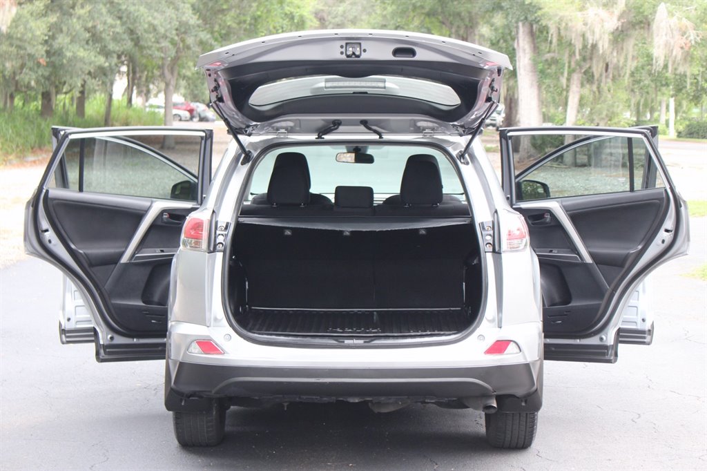 2018 Toyota RAV4 - $17,995