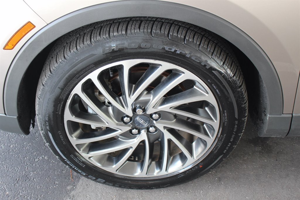 2019 Lincoln Nautilus - $15,995