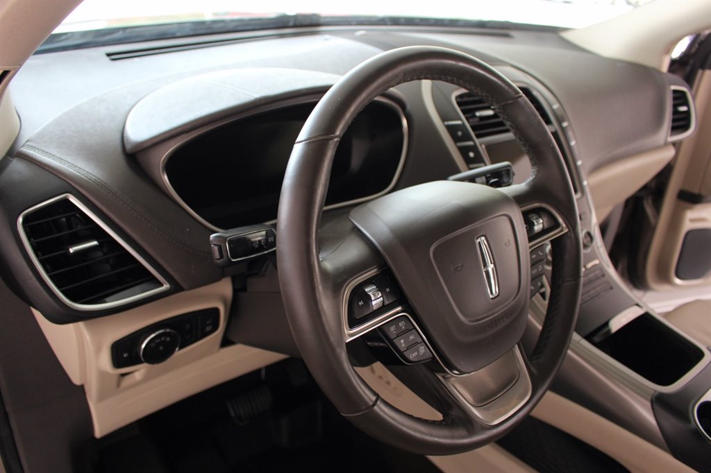 2019 Lincoln Nautilus - $15,995
