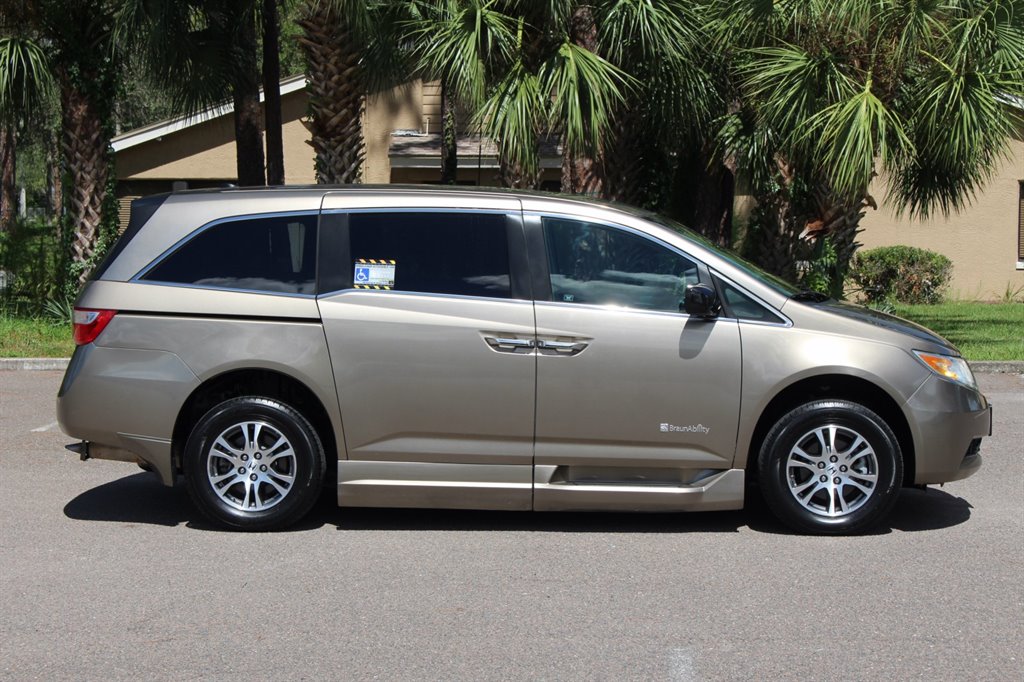 2011 Honda Odyssey - $21,995