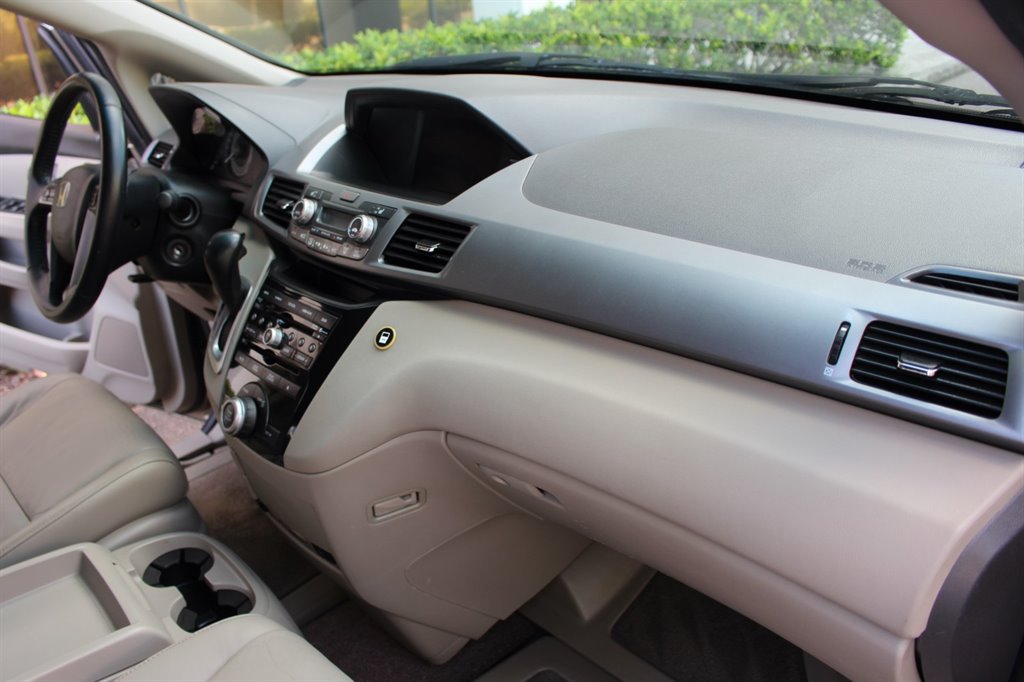 2011 Honda Odyssey - $21,995