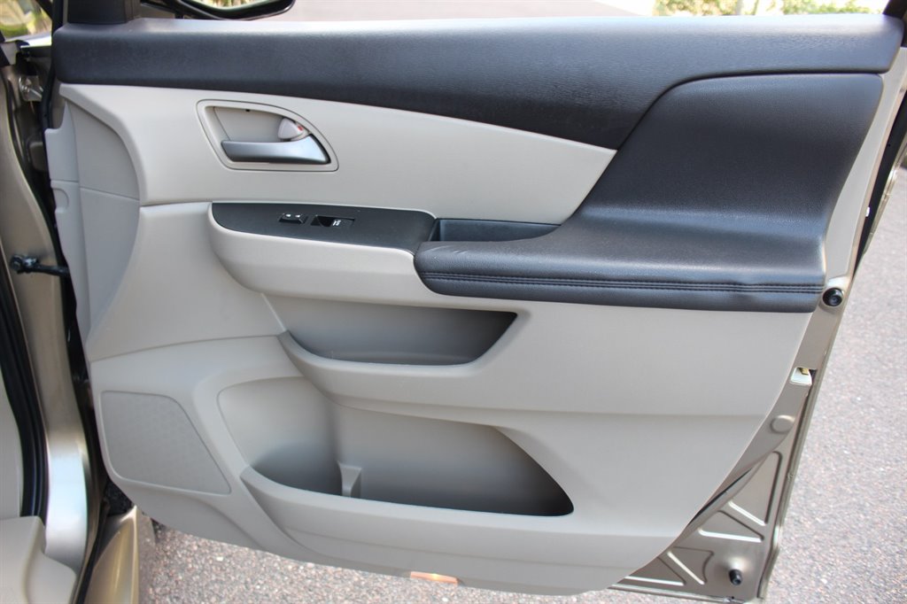 2011 Honda Odyssey - $21,995