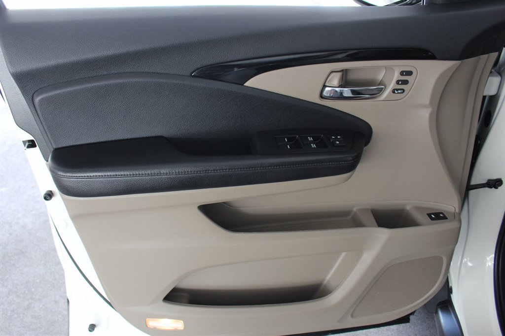 2019 Honda Pilot - $18,995