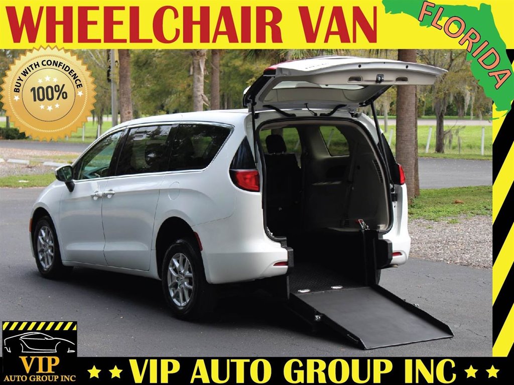 2022 Chrysler Voyager LX