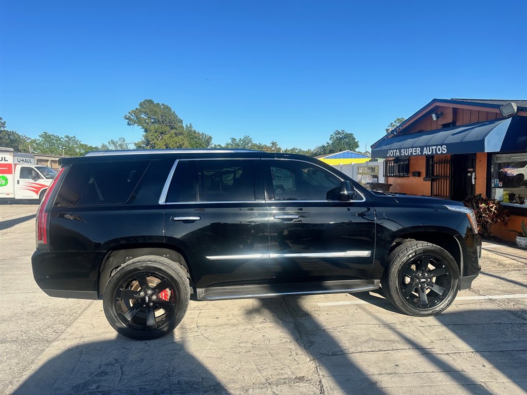 2017 Cadillac Escalade Luxury photo
