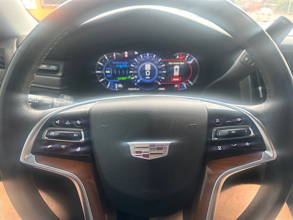 2017 Cadillac Escalade Luxury photo