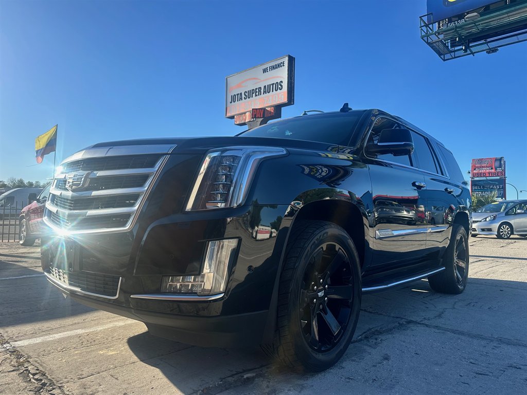 2017 Cadillac Escalade Luxury photo