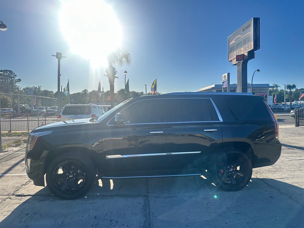 2017 Cadillac Escalade Luxury photo