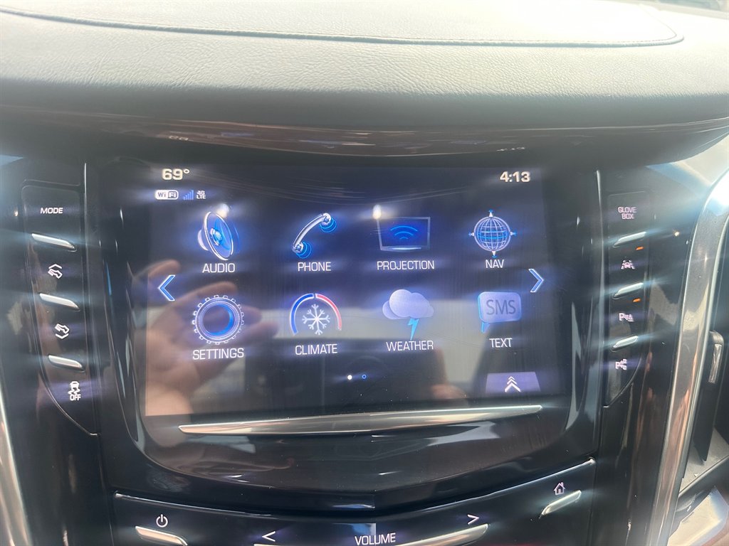 2017 Cadillac Escalade Luxury photo