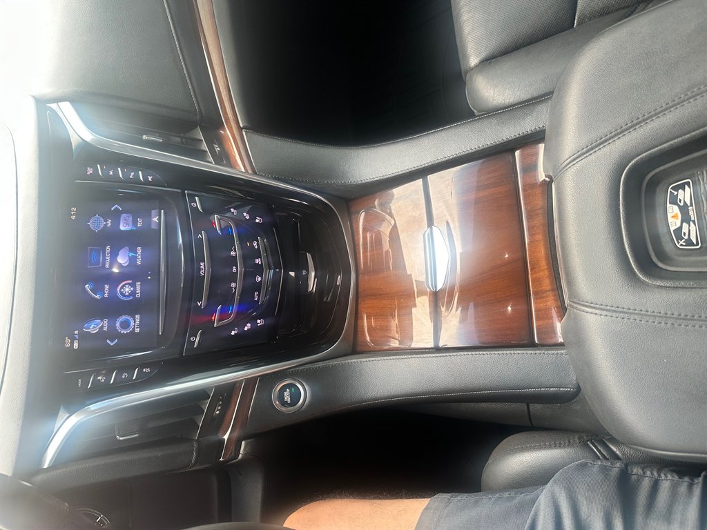 2017 Cadillac Escalade Luxury photo