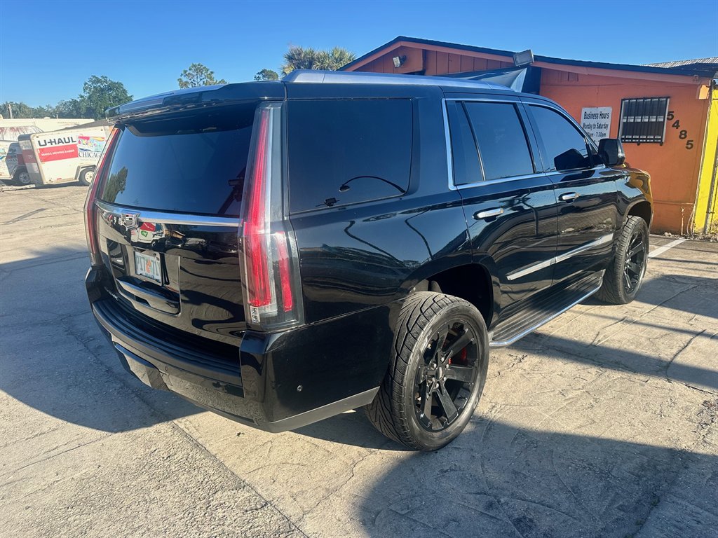 2017 Cadillac Escalade Luxury photo