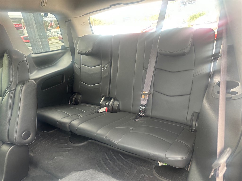 2017 Cadillac Escalade Luxury photo