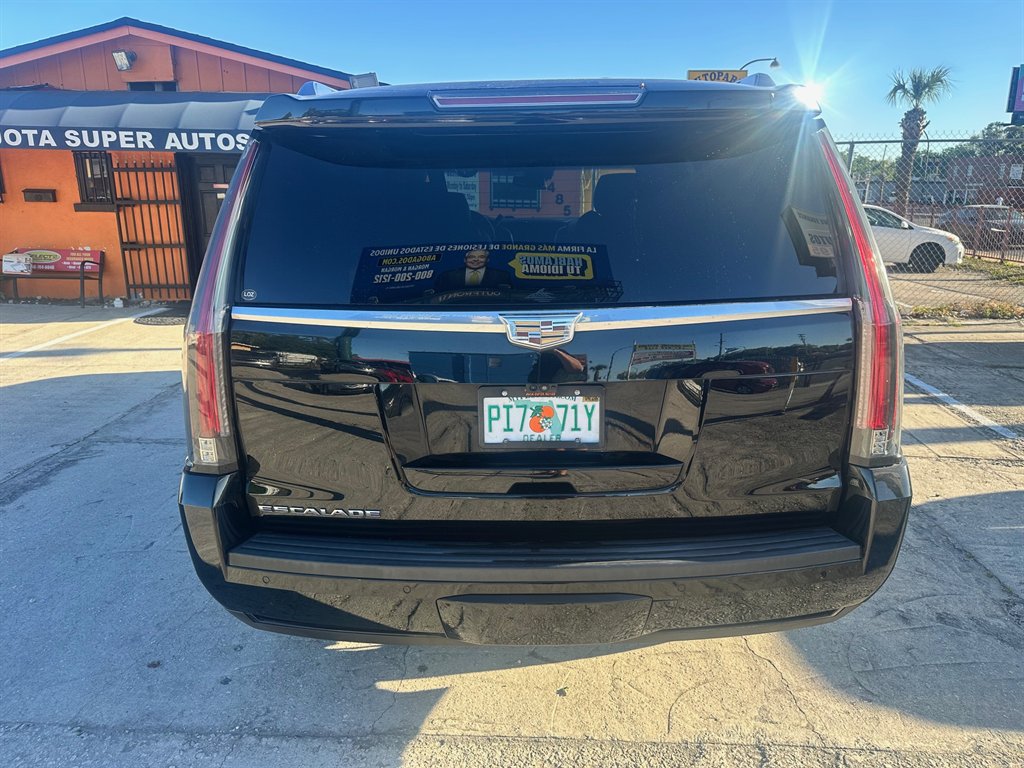 2017 Cadillac Escalade Luxury photo