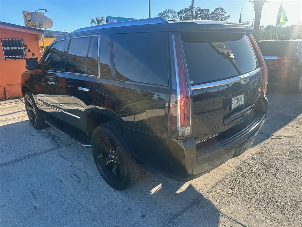 2017 Cadillac Escalade Luxury photo