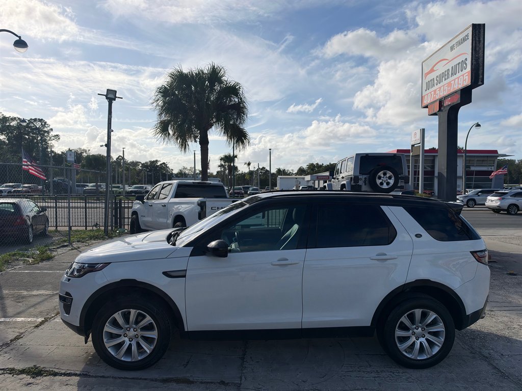 2017 Land Rover Discovery - $9,995