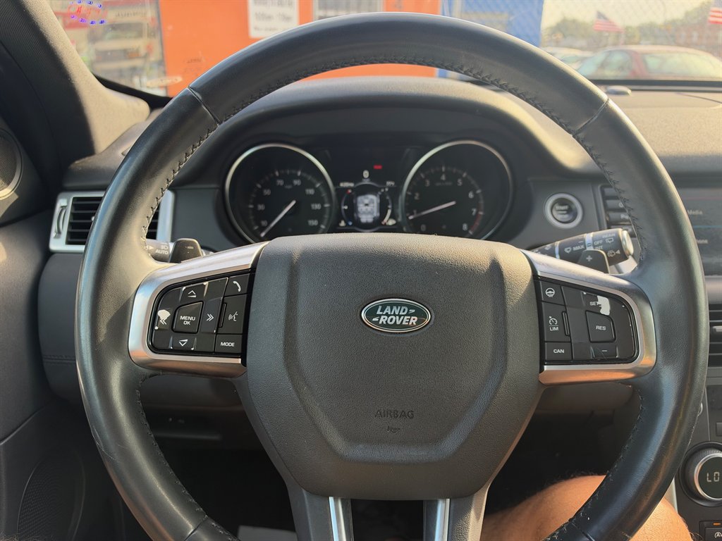 2017 Land Rover Discovery - $9,995