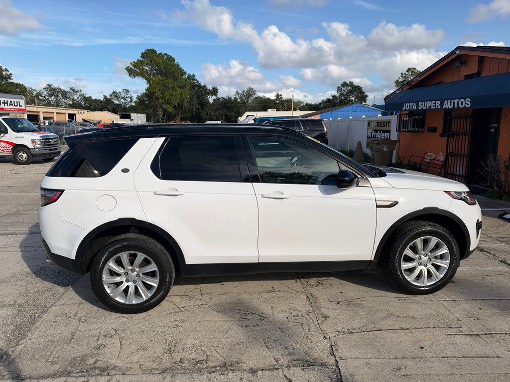 2017 Land Rover Discovery - $9,995