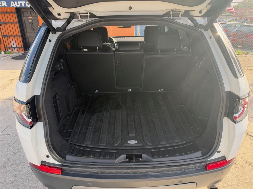 2017 Land Rover Discovery - $9,995