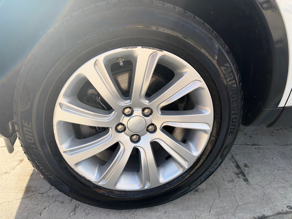 2017 Land Rover Discovery - $9,995