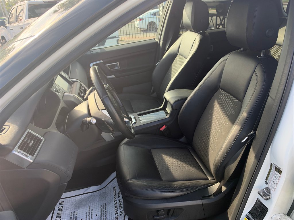 2017 Land Rover Discovery - $9,995