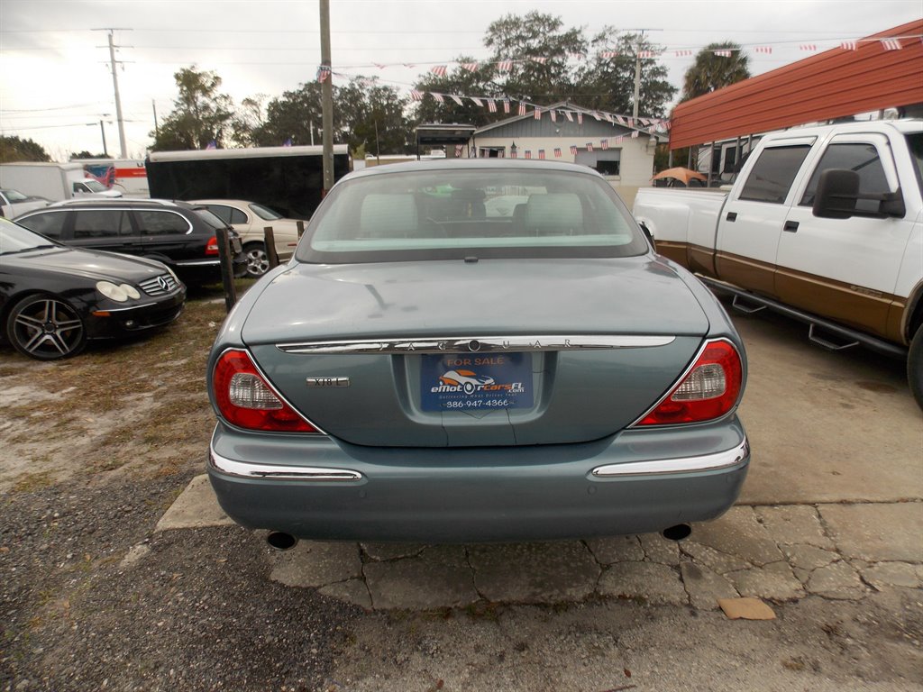 The 2006 Jaguar XJ-Series XJ8 L photos