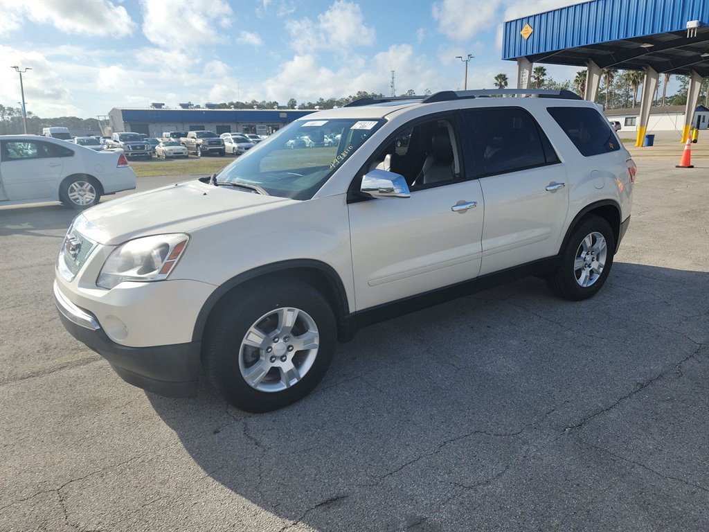 The 2011 GMC Acadia SLE photos