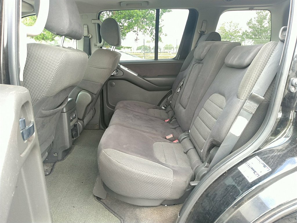 2008 Nissan Pathfinder SE photo