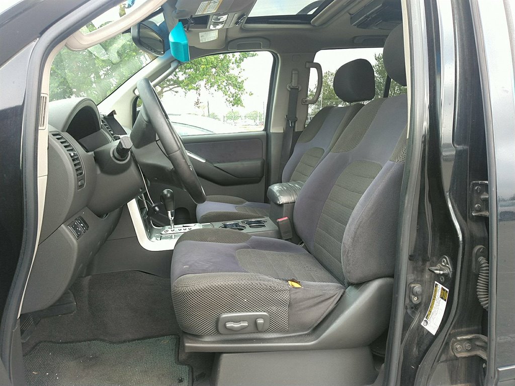 2008 Nissan Pathfinder SE photo