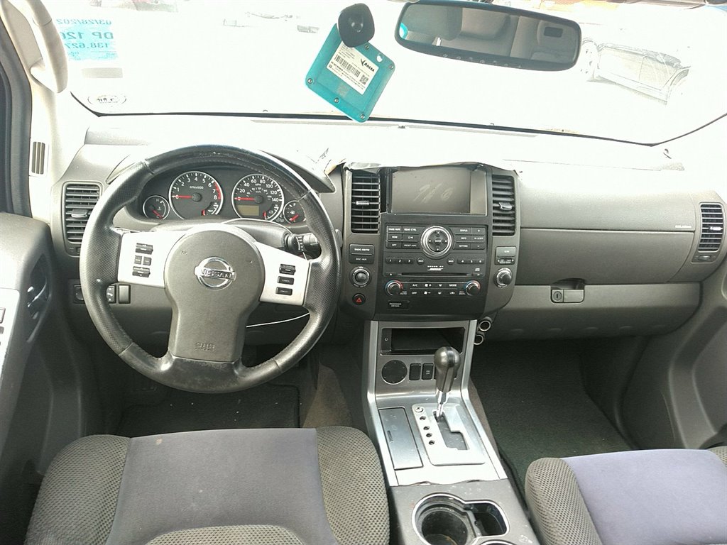 2008 Nissan Pathfinder SE photo