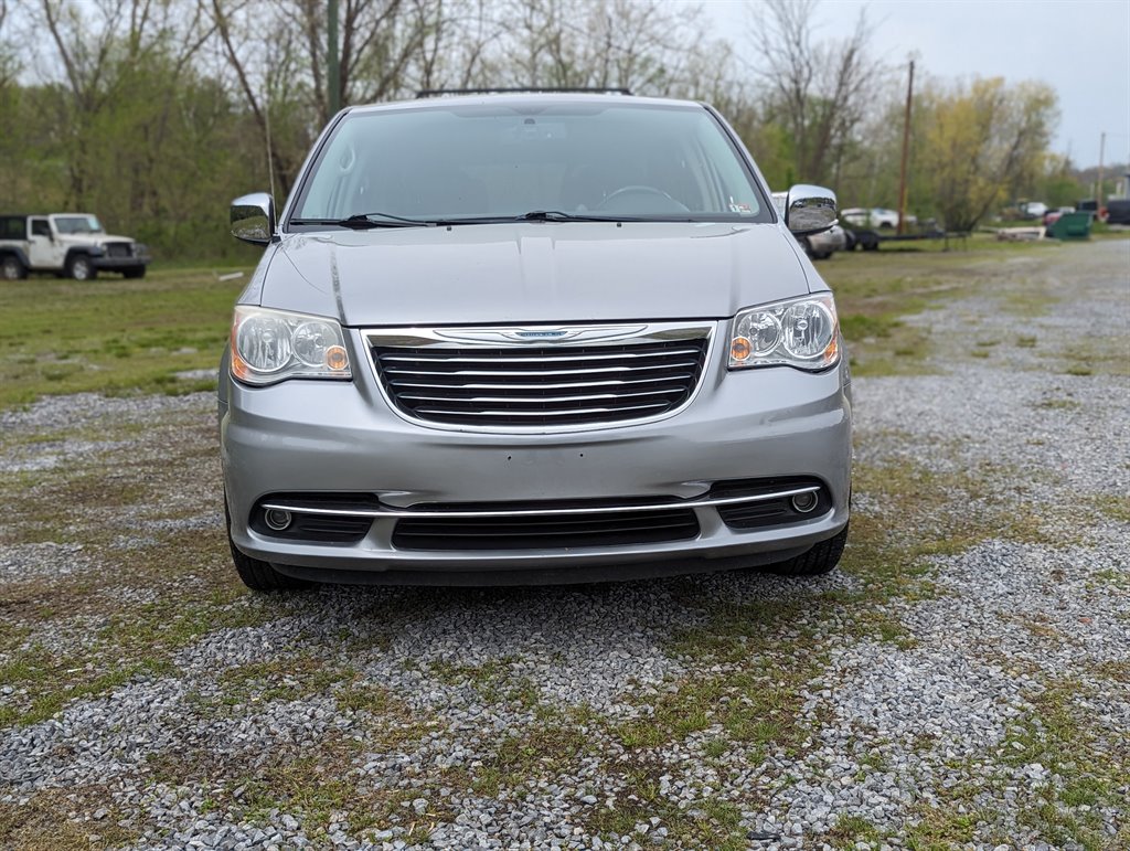 2013 Chrysler Town & Country Touring-L photo