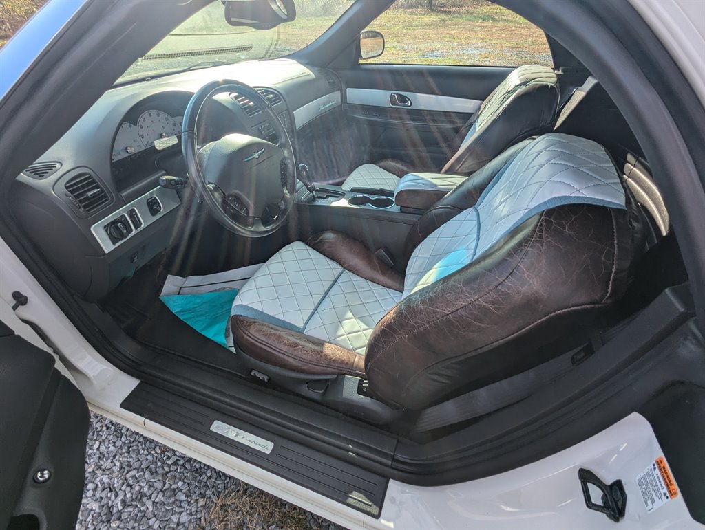 2002 Ford Thunderbird Deluxe photo