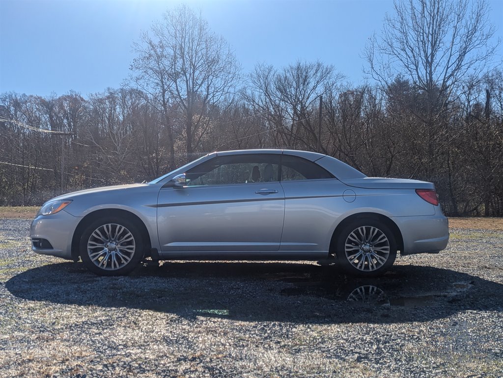 2011 Chrysler Legend Limited photo