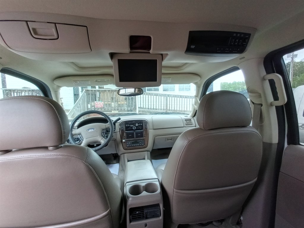 2005 Ford Explorer Eddie Bauer photo