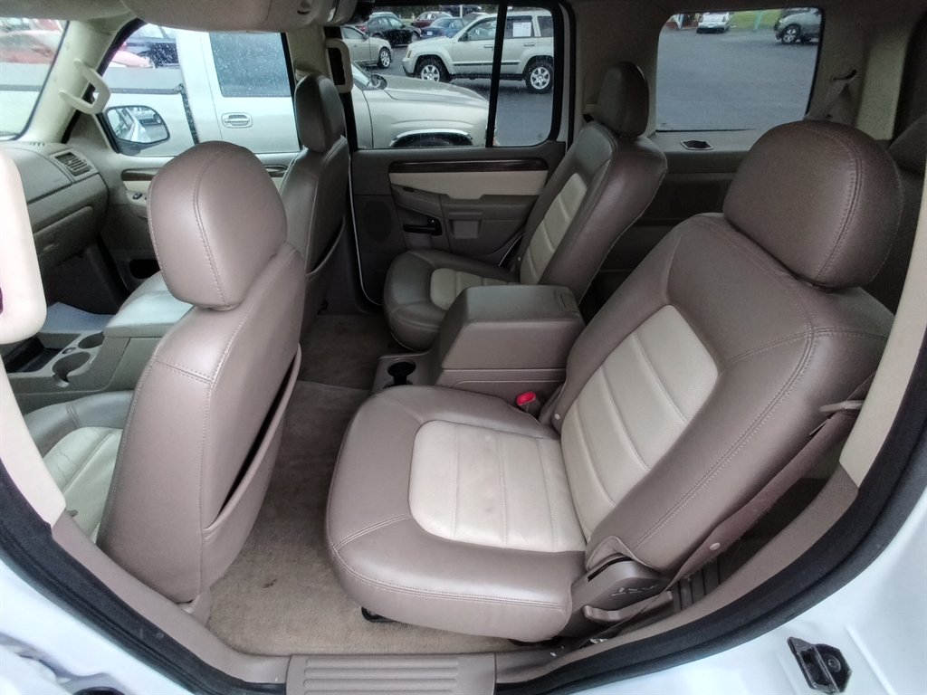 2005 Ford Explorer Eddie Bauer photo