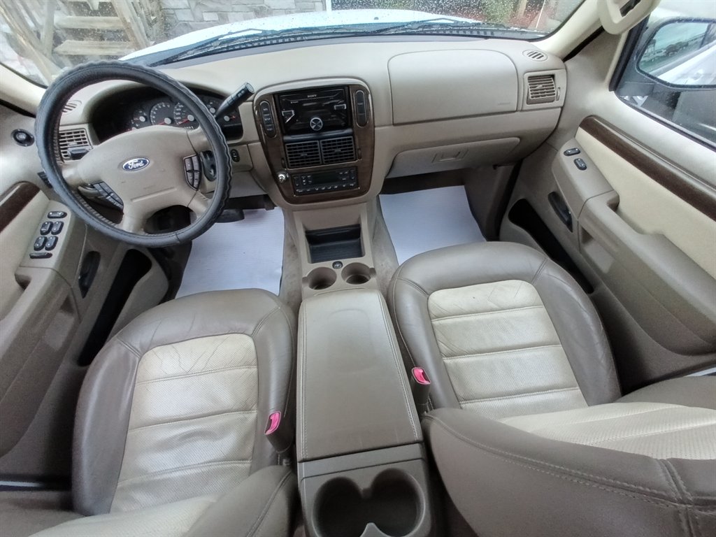 2005 Ford Explorer Eddie Bauer photo