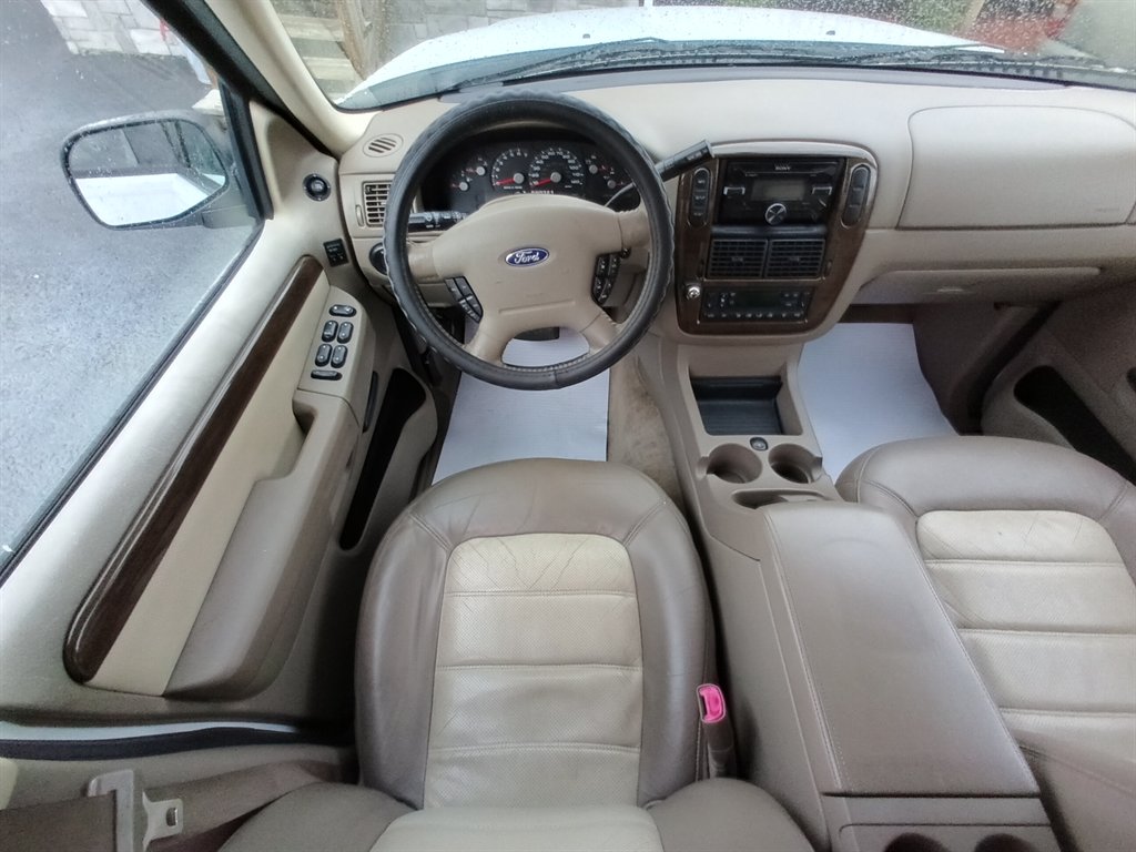 2005 Ford Explorer Eddie Bauer photo