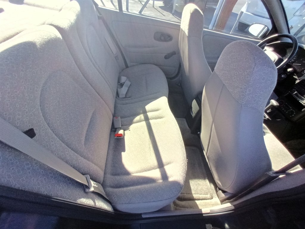 2000 Saturn S-Series SL1 photo