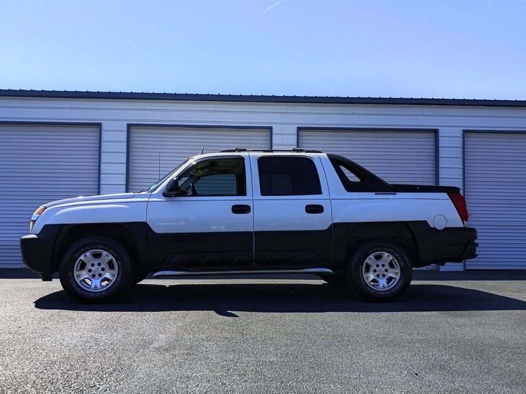 2005 Chevrolet Avalanche 1500 LS photo