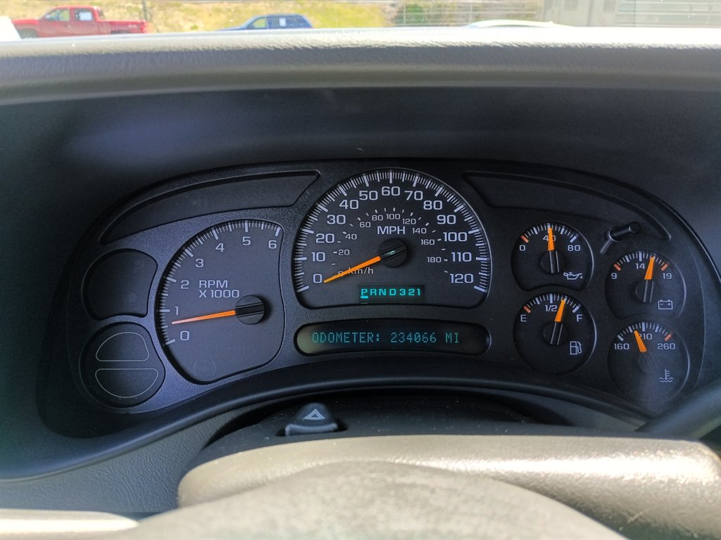 2005 Chevrolet Avalanche 1500 LS photo