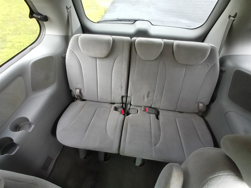 2007 Hyundai Entourage GLS photo